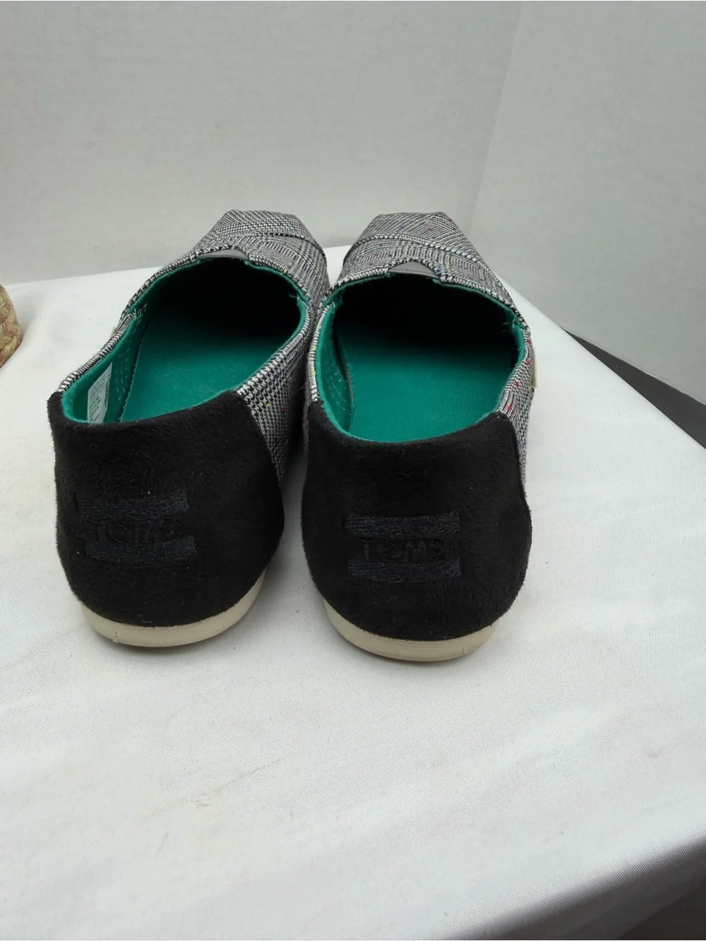 Toms pair women
